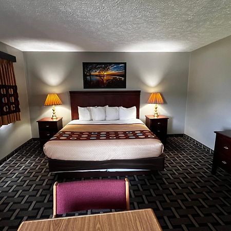 Sky Lodge Inn & Suites - Delavan Luaran gambar