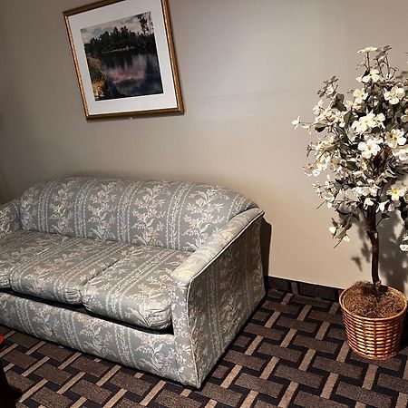 Sky Lodge Inn & Suites - Delavan Luaran gambar