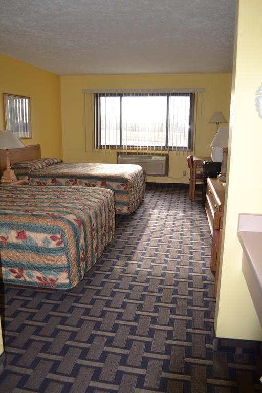 Sky Lodge Inn & Suites - Delavan Luaran gambar