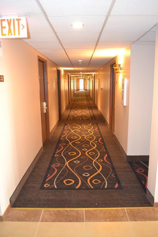 Sky Lodge Inn & Suites - Delavan Luaran gambar