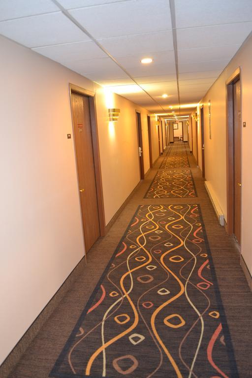 Sky Lodge Inn & Suites - Delavan Luaran gambar