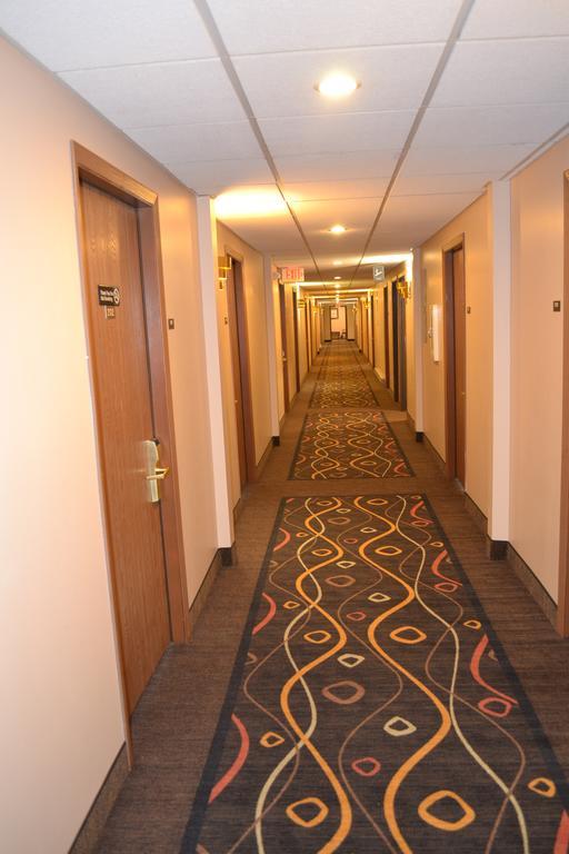 Sky Lodge Inn & Suites - Delavan Luaran gambar