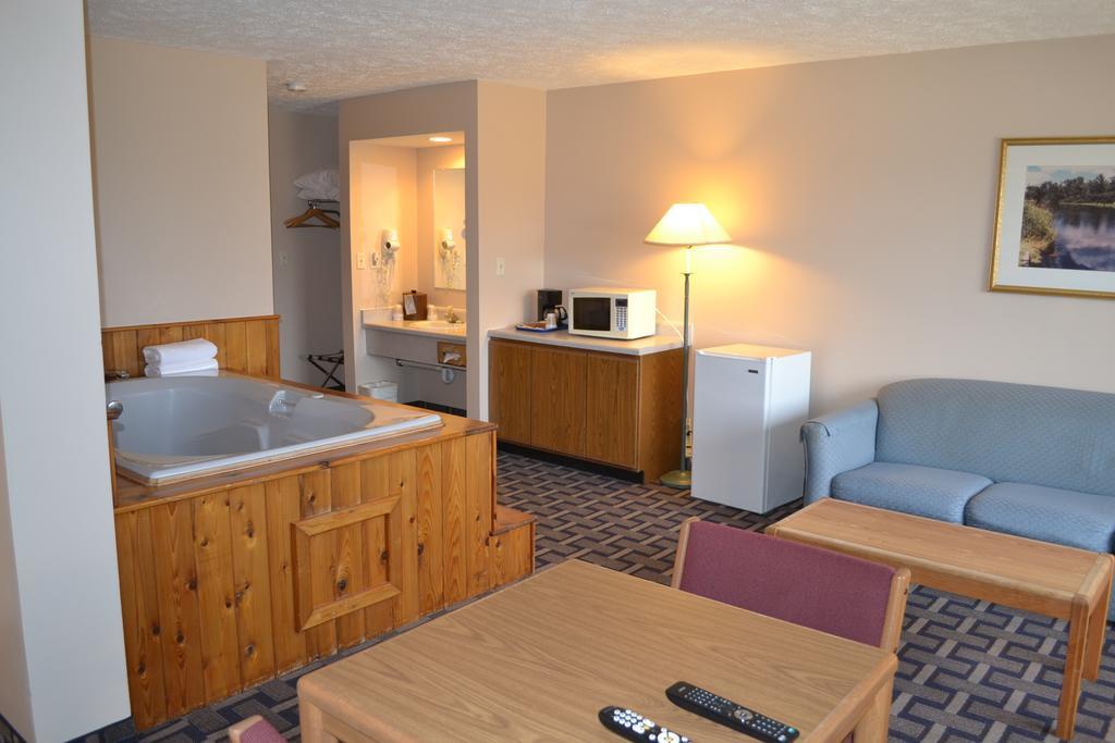Sky Lodge Inn & Suites - Delavan Luaran gambar