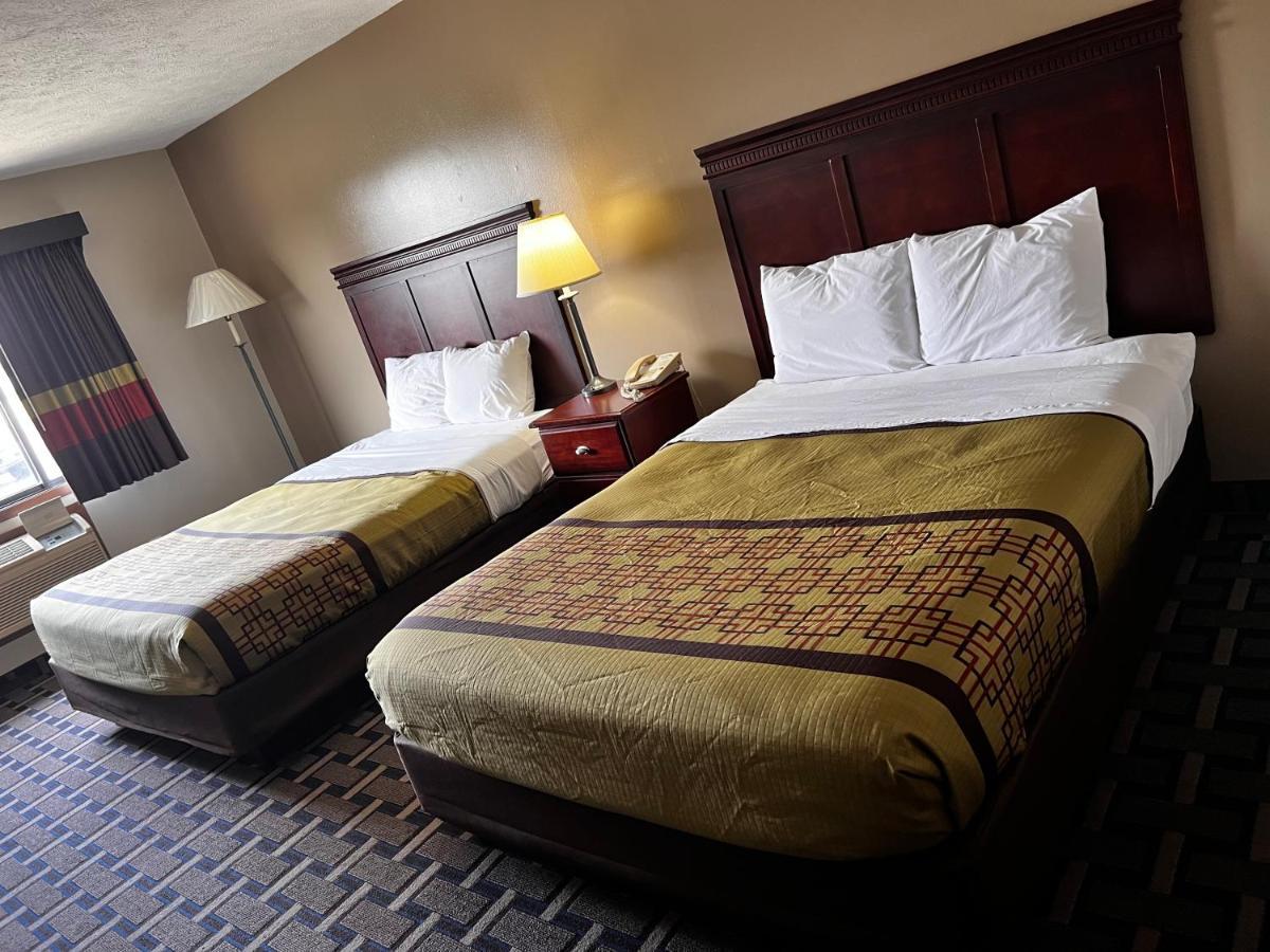 Sky Lodge Inn & Suites - Delavan Luaran gambar