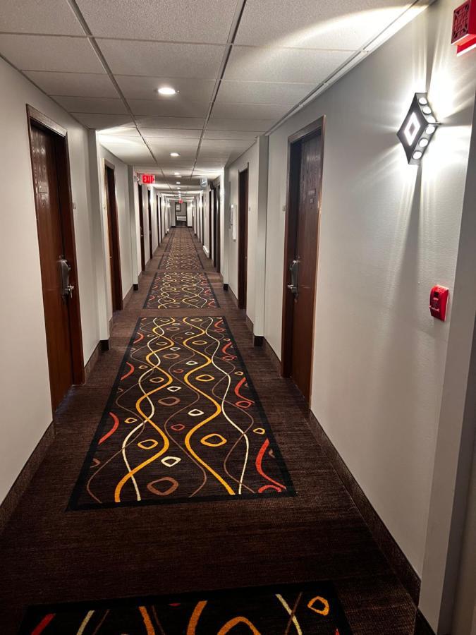Sky Lodge Inn & Suites - Delavan Luaran gambar