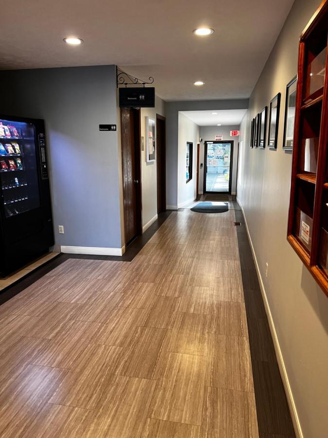 Sky Lodge Inn & Suites - Delavan Luaran gambar