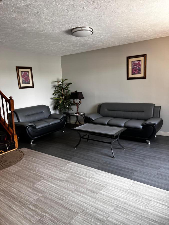 Sky Lodge Inn & Suites - Delavan Luaran gambar