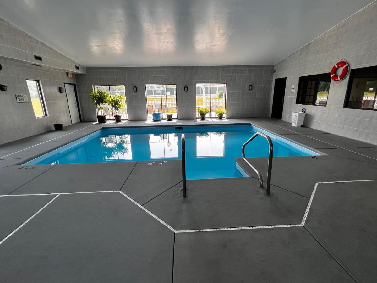 Sky Lodge Inn & Suites - Delavan Luaran gambar