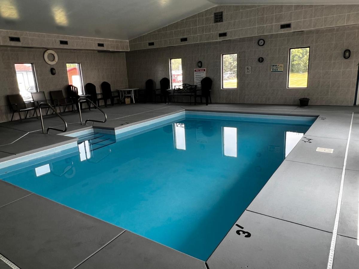 Sky Lodge Inn & Suites - Delavan Luaran gambar