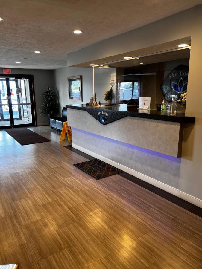 Sky Lodge Inn & Suites - Delavan Luaran gambar