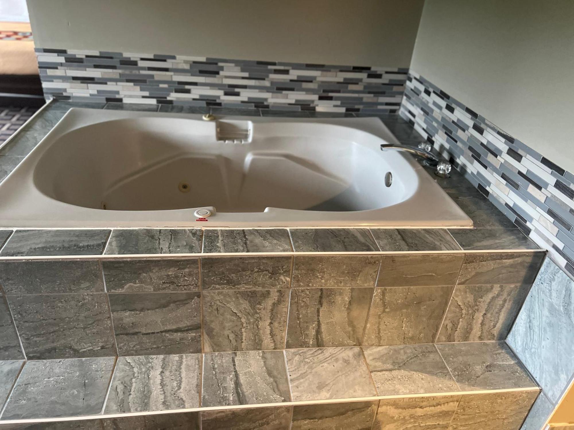 Sky Lodge Inn & Suites - Delavan Luaran gambar