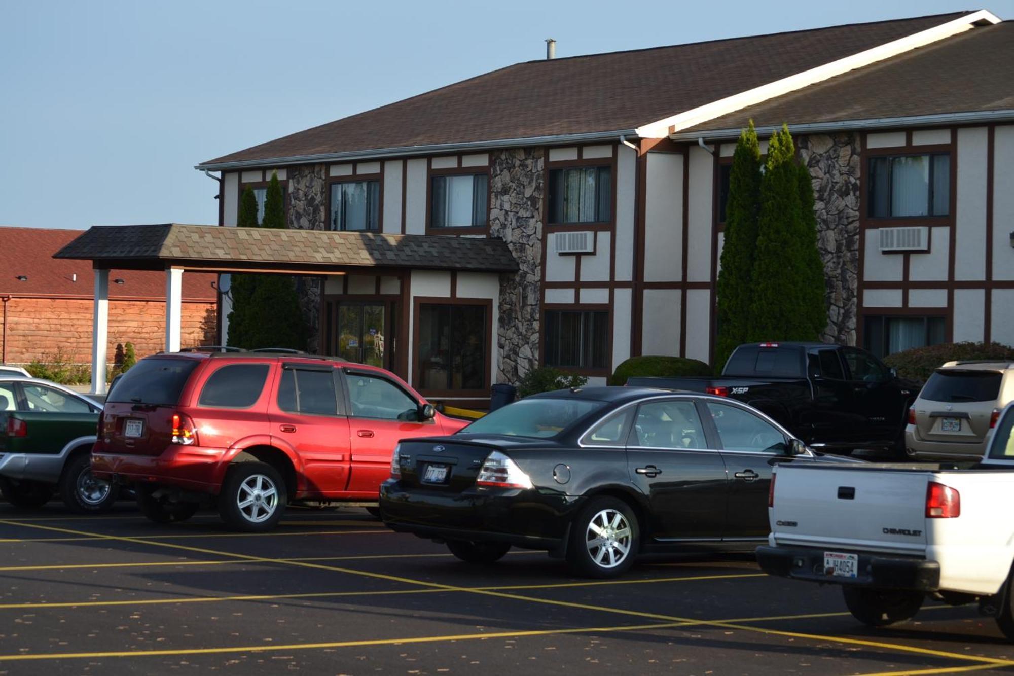 Sky Lodge Inn & Suites - Delavan Luaran gambar
