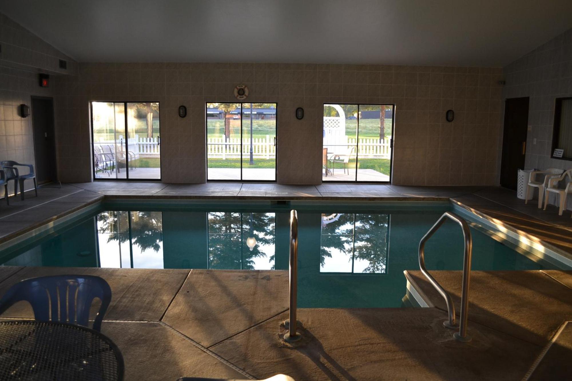 Sky Lodge Inn & Suites - Delavan Luaran gambar