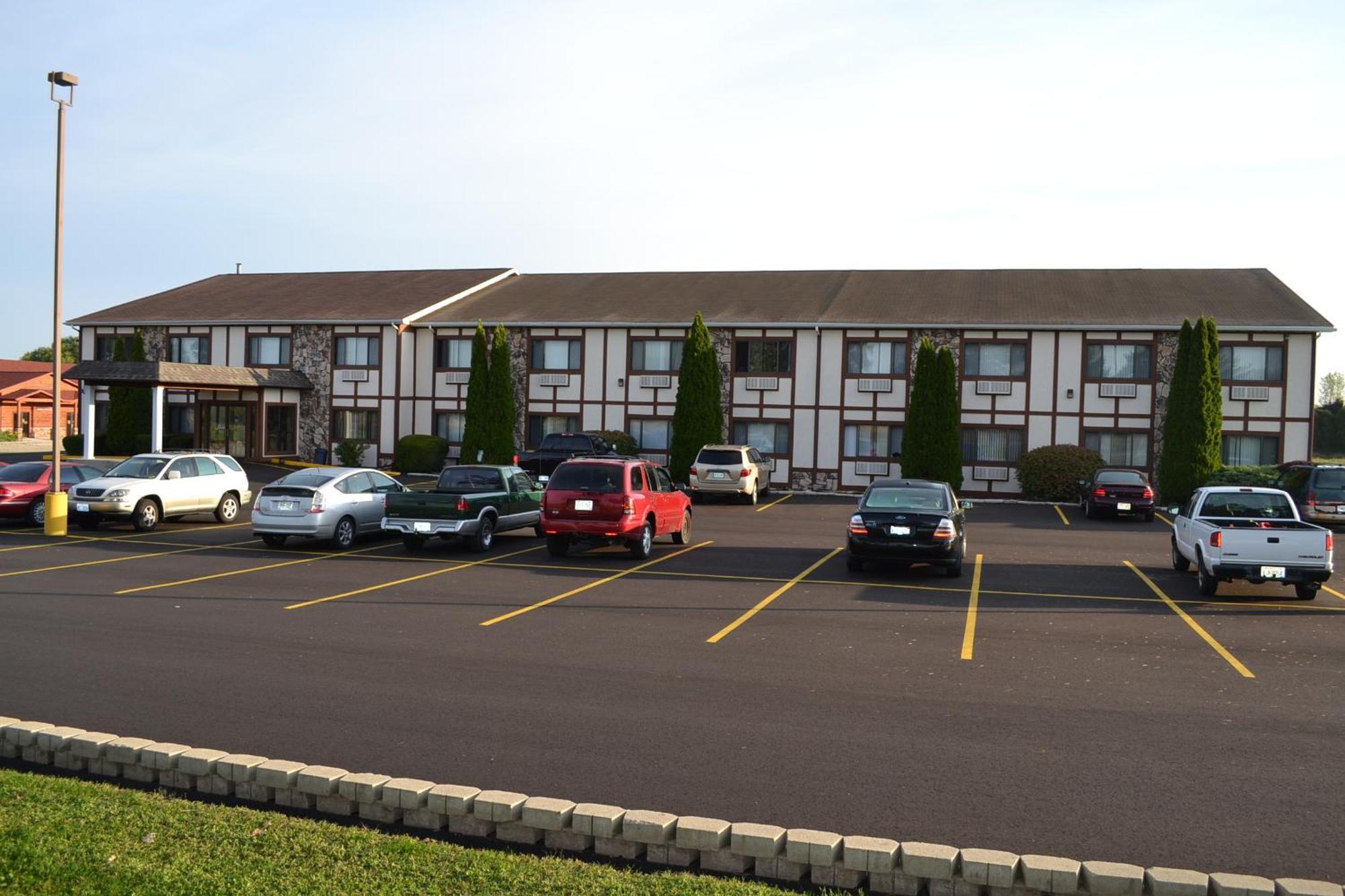 Sky Lodge Inn & Suites - Delavan Luaran gambar