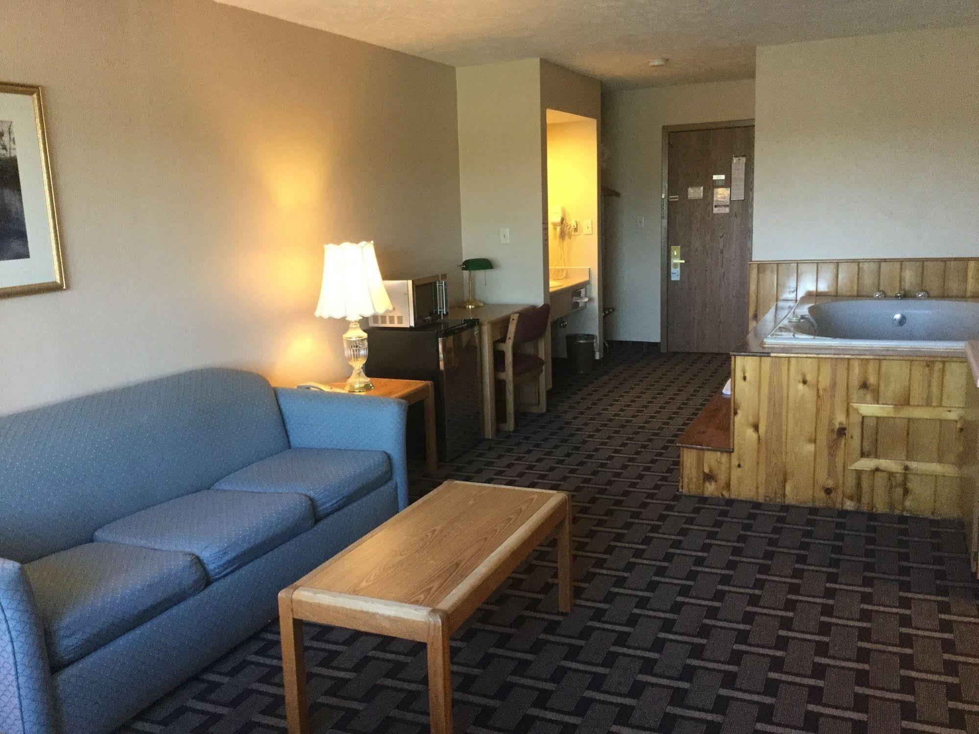 Sky Lodge Inn & Suites - Delavan Luaran gambar
