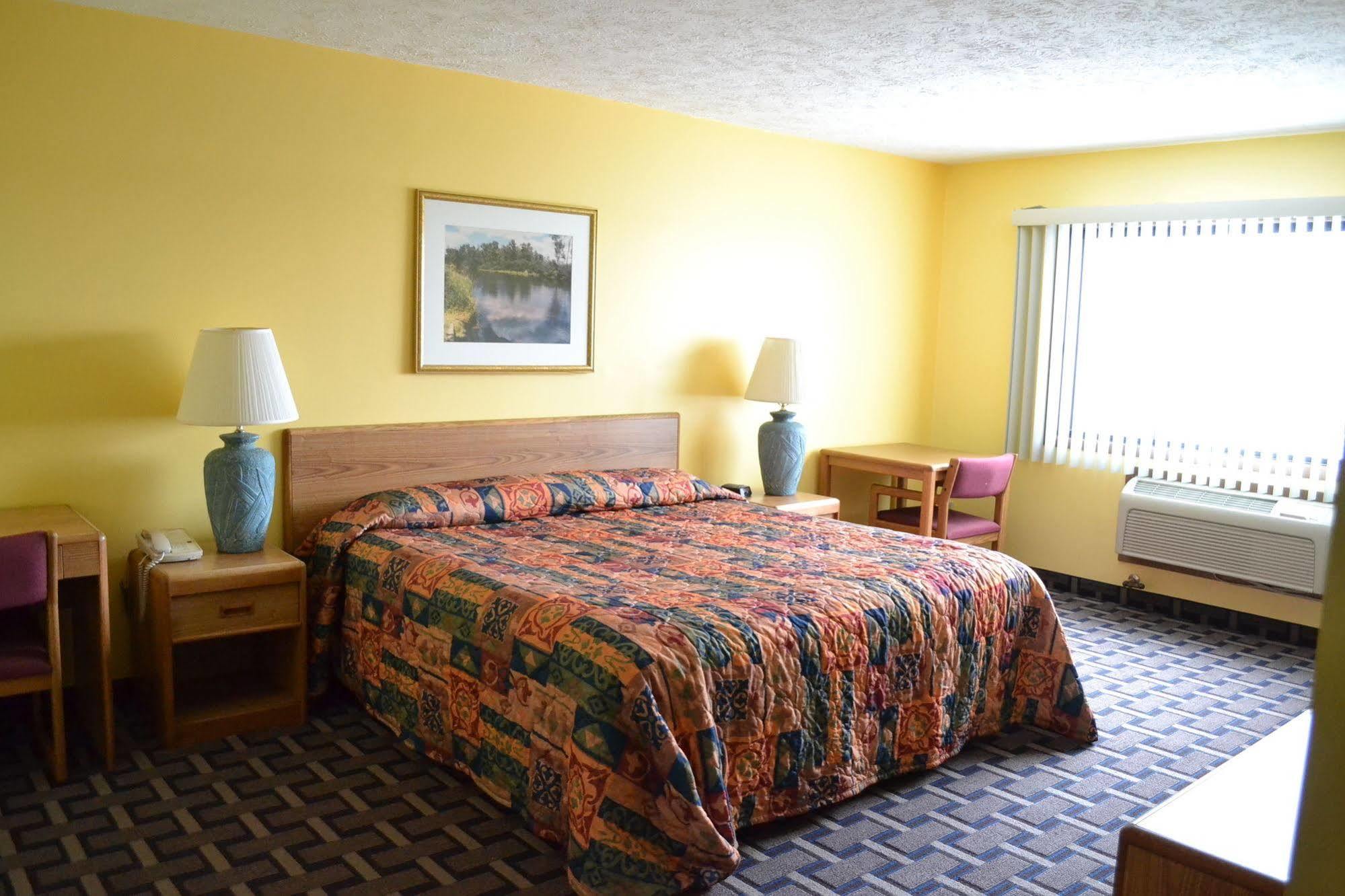 Sky Lodge Inn & Suites - Delavan Luaran gambar