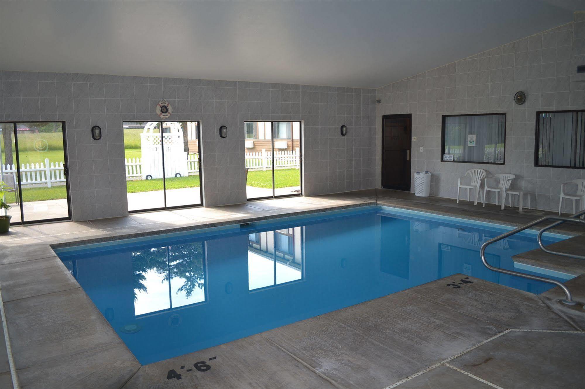 Sky Lodge Inn & Suites - Delavan Luaran gambar