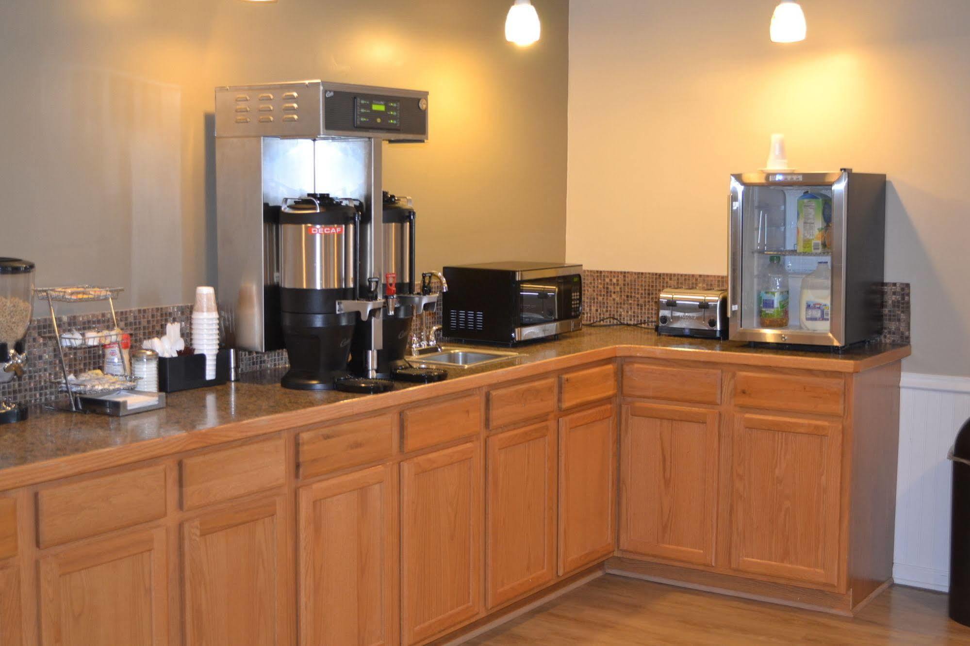 Sky Lodge Inn & Suites - Delavan Luaran gambar