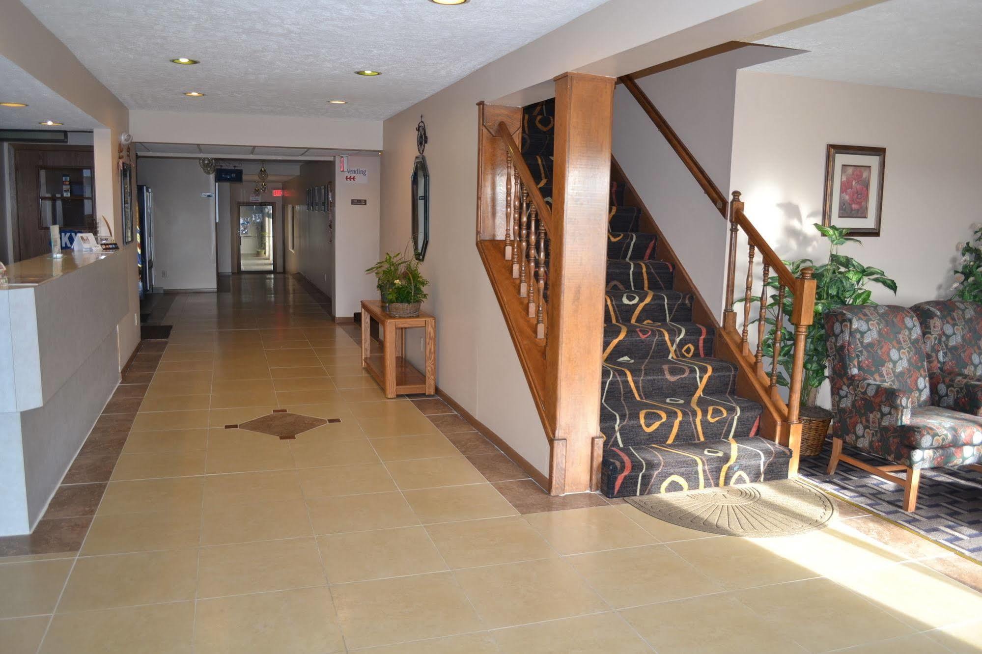 Sky Lodge Inn & Suites - Delavan Luaran gambar
