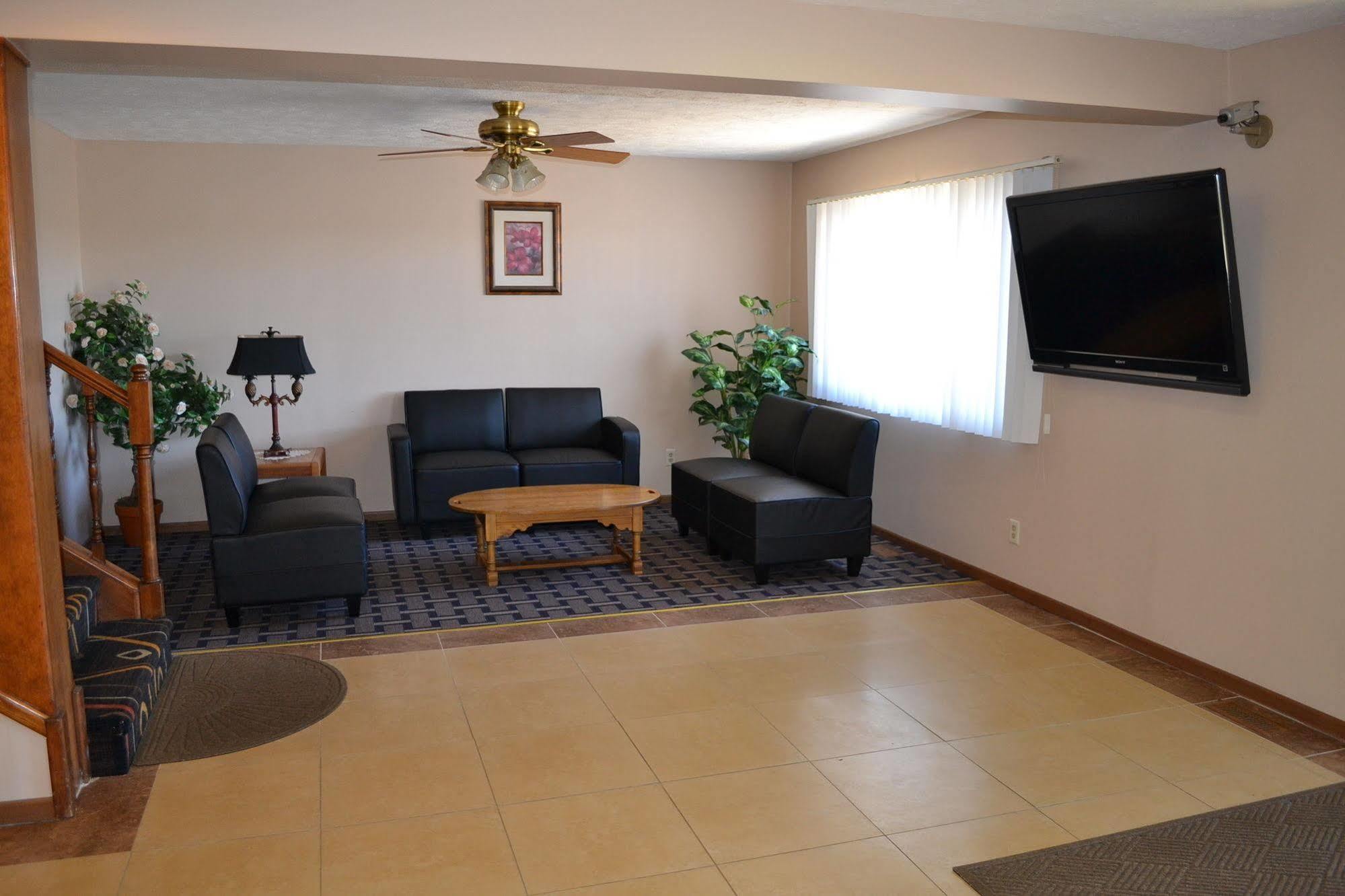 Sky Lodge Inn & Suites - Delavan Luaran gambar