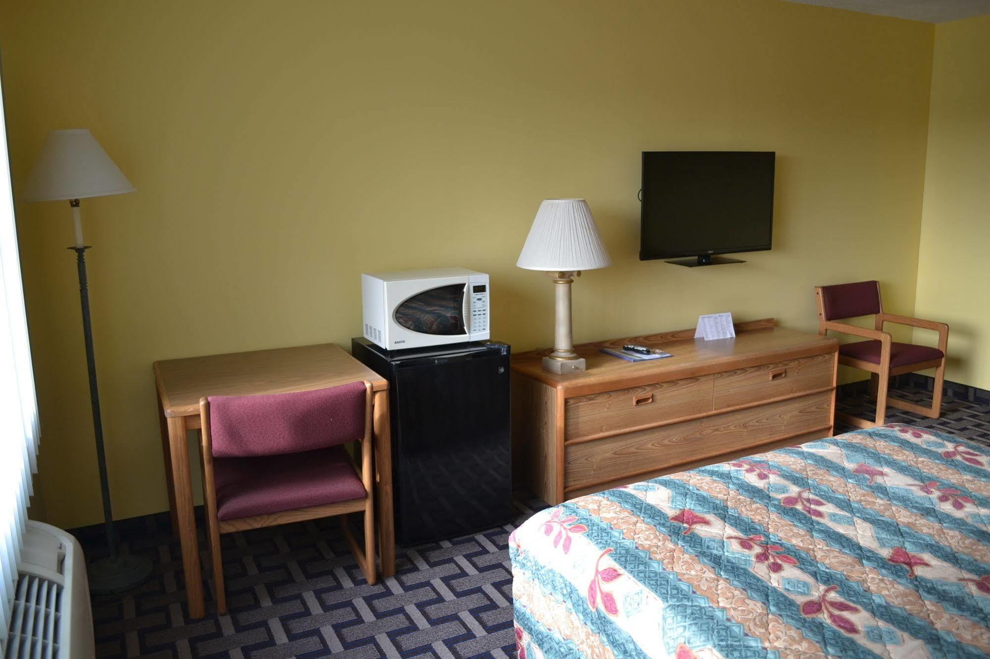 Sky Lodge Inn & Suites - Delavan Luaran gambar