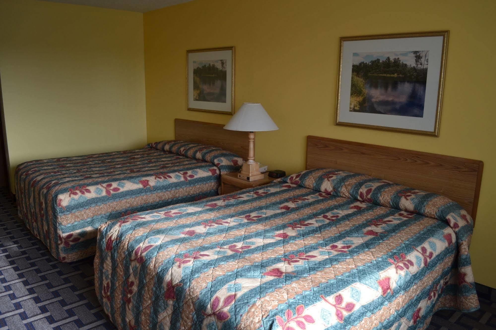 Sky Lodge Inn & Suites - Delavan Luaran gambar