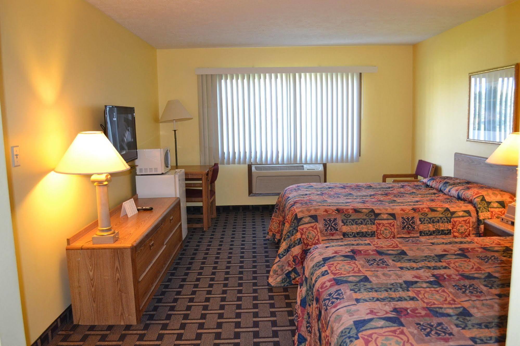 Sky Lodge Inn & Suites - Delavan Luaran gambar