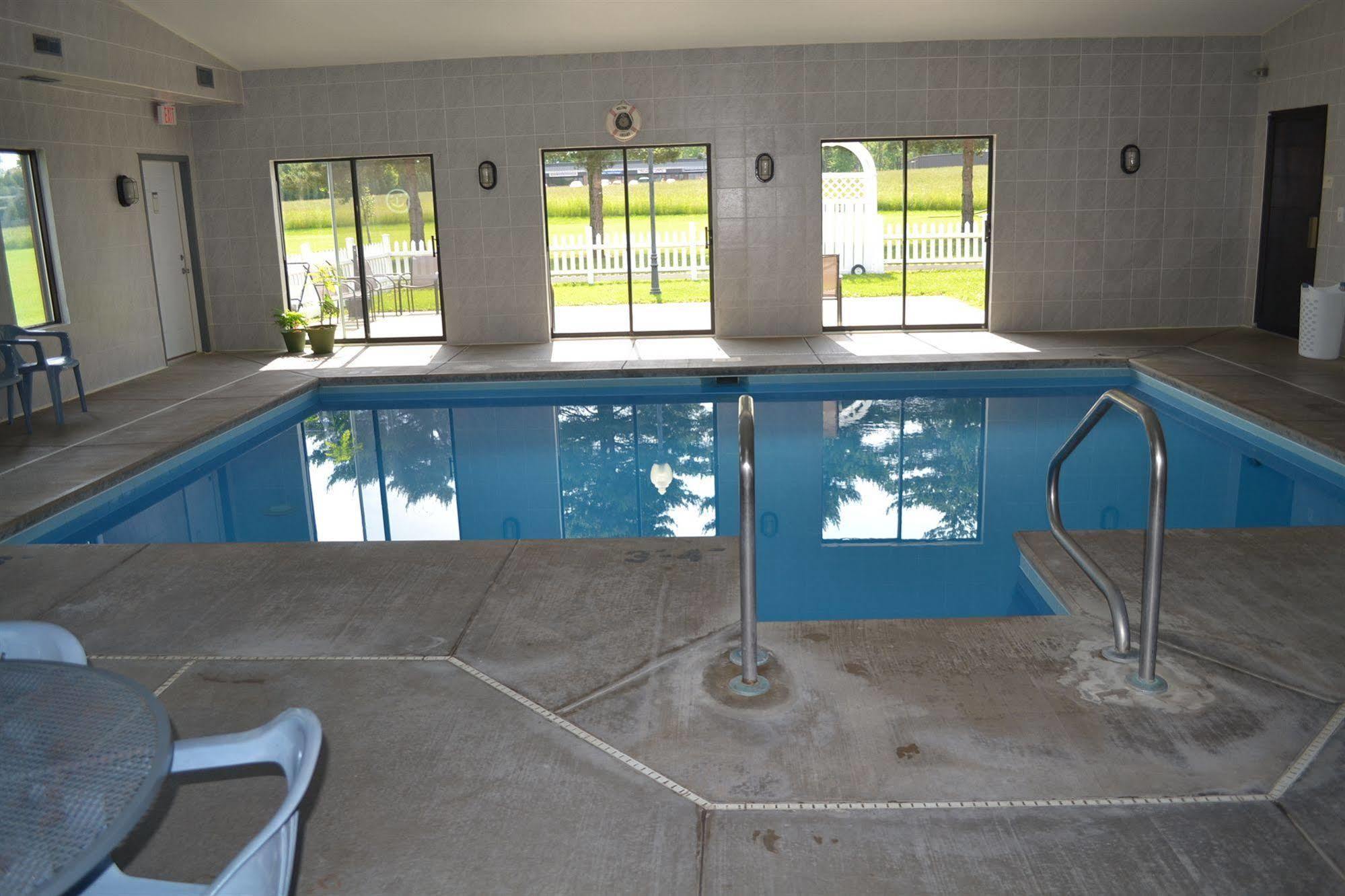 Sky Lodge Inn & Suites - Delavan Luaran gambar