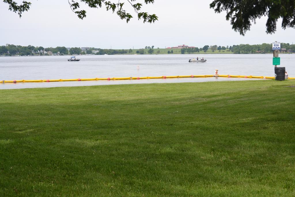 Sky Lodge Inn & Suites - Delavan Luaran gambar